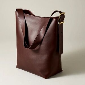 Madewell chocolate raisin leather essential bucket tote